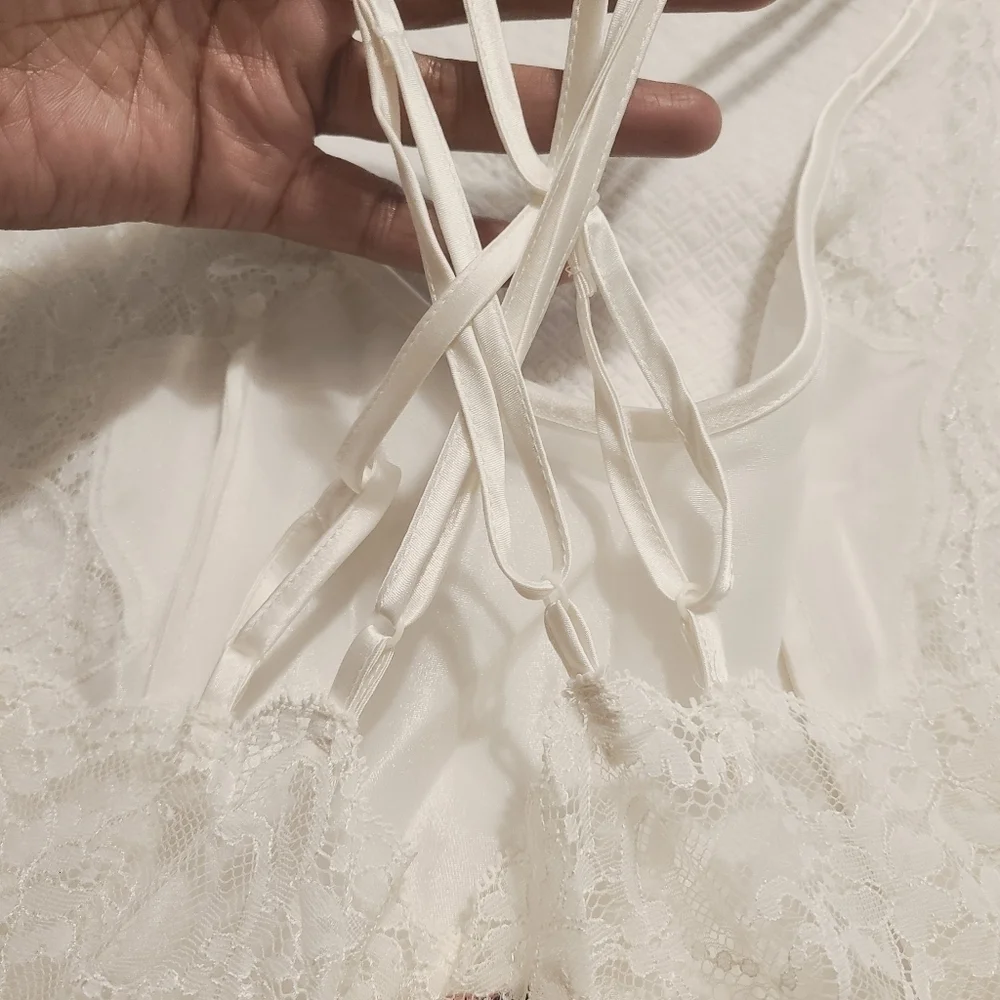 Victoria's Secret | Women's White Strappy Lace Chemise Gown (Size Medium)